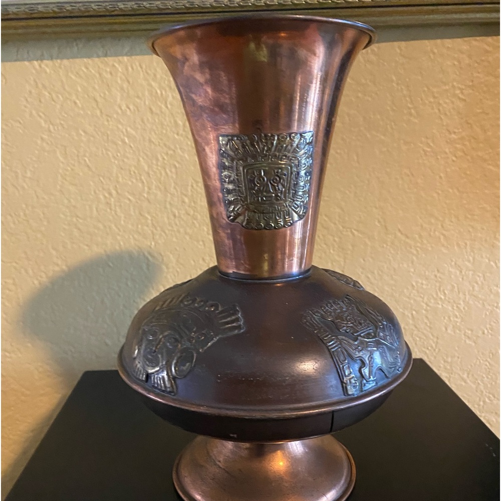 Chinese Vase Mid 20th Century Fine Chinese bronze vase Art Buddhism & Hinduism